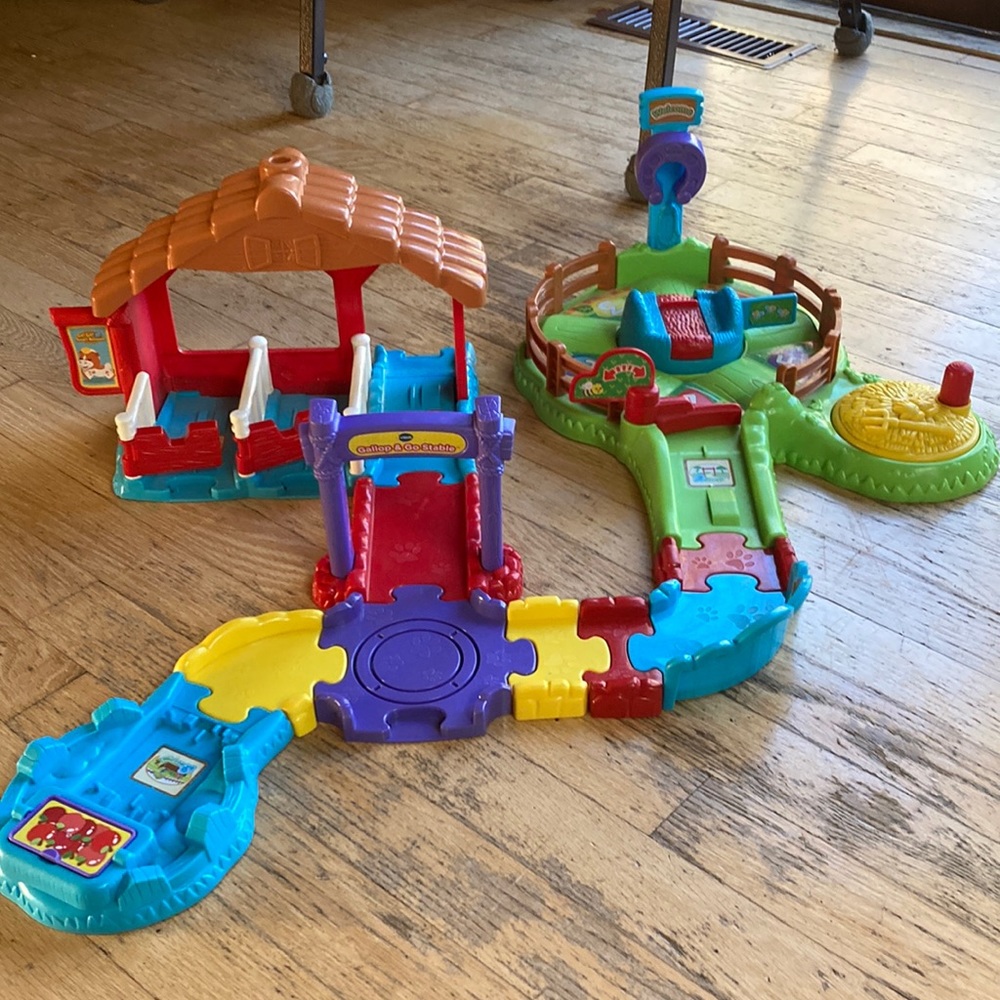 Vtech Gallop and Go Stable with horse